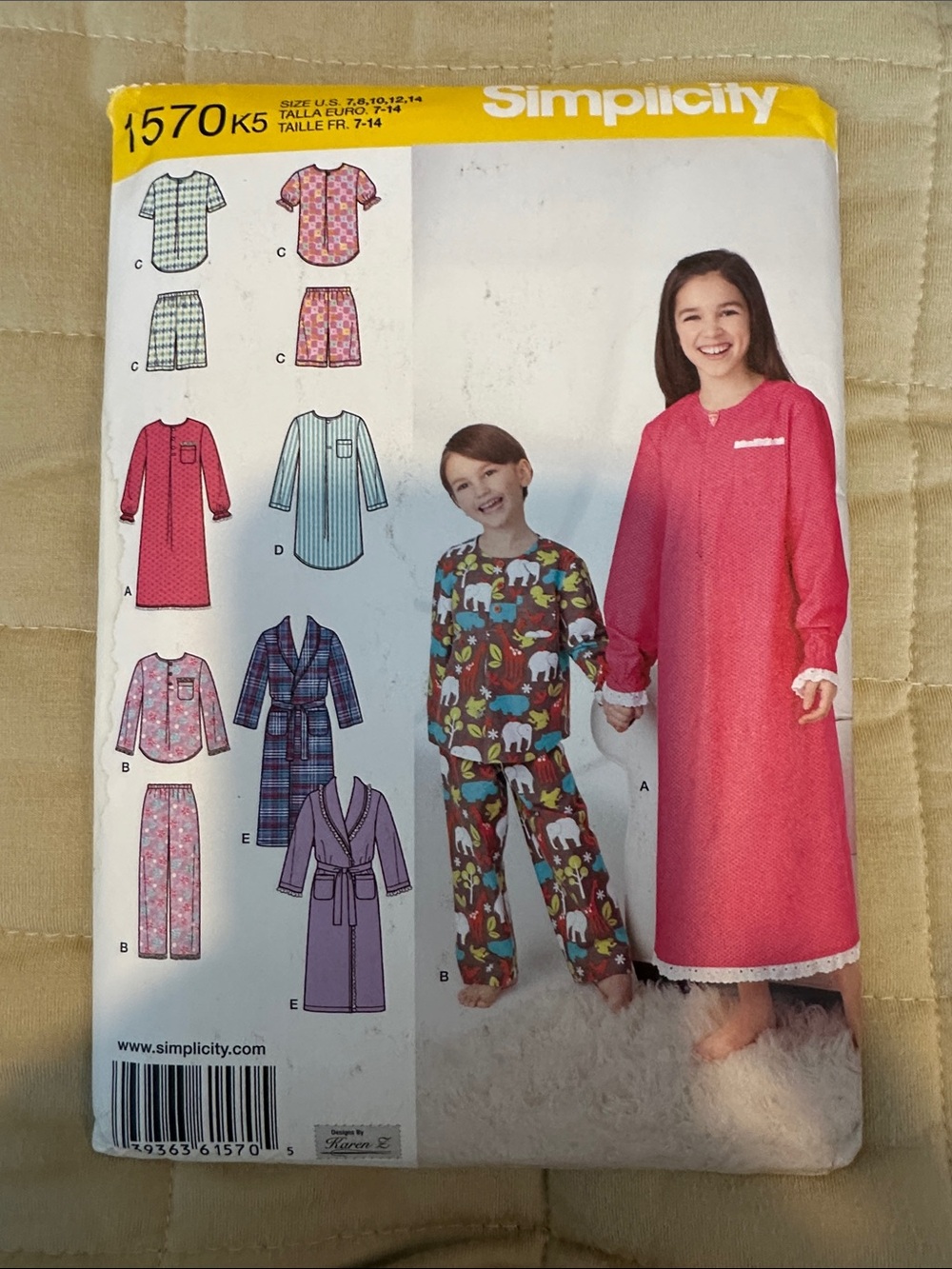 Simplicity Pattern 1570 Childs nightgown, pajamas and robe - Multi sizes